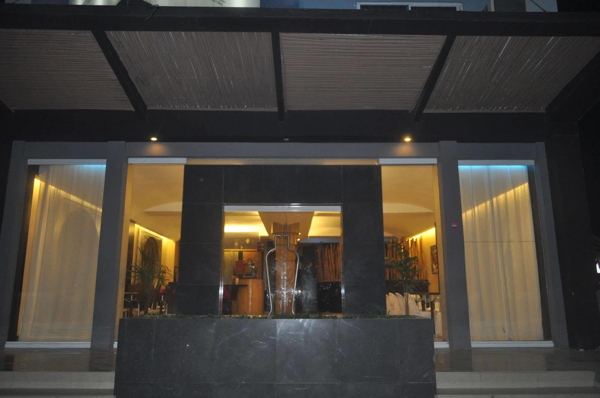 Basa Hotel Kalibo Buitenkant foto